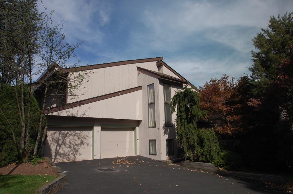 22 STONEGATE DR