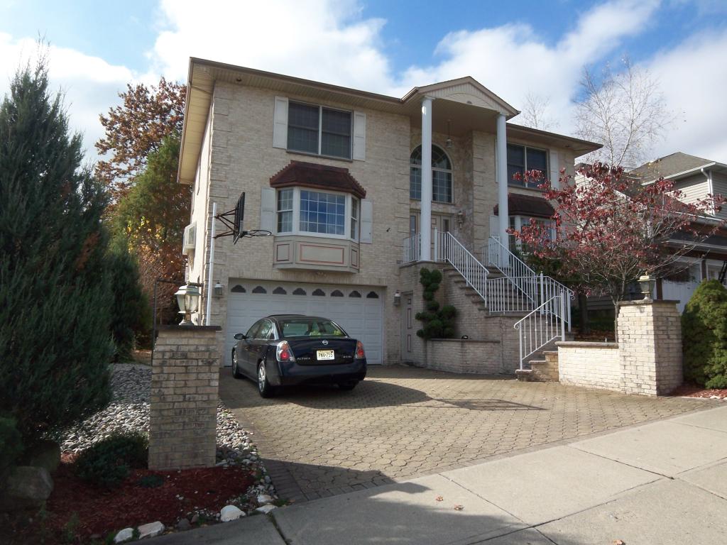 MLS #/Web ID: 2725433