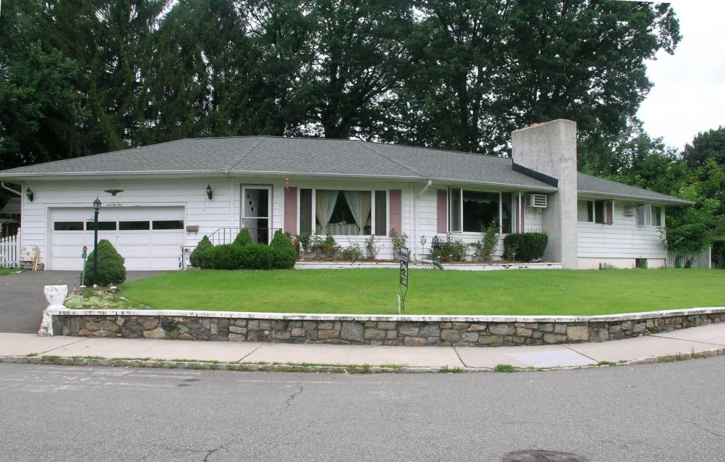 MLS #/Web ID: 2704034