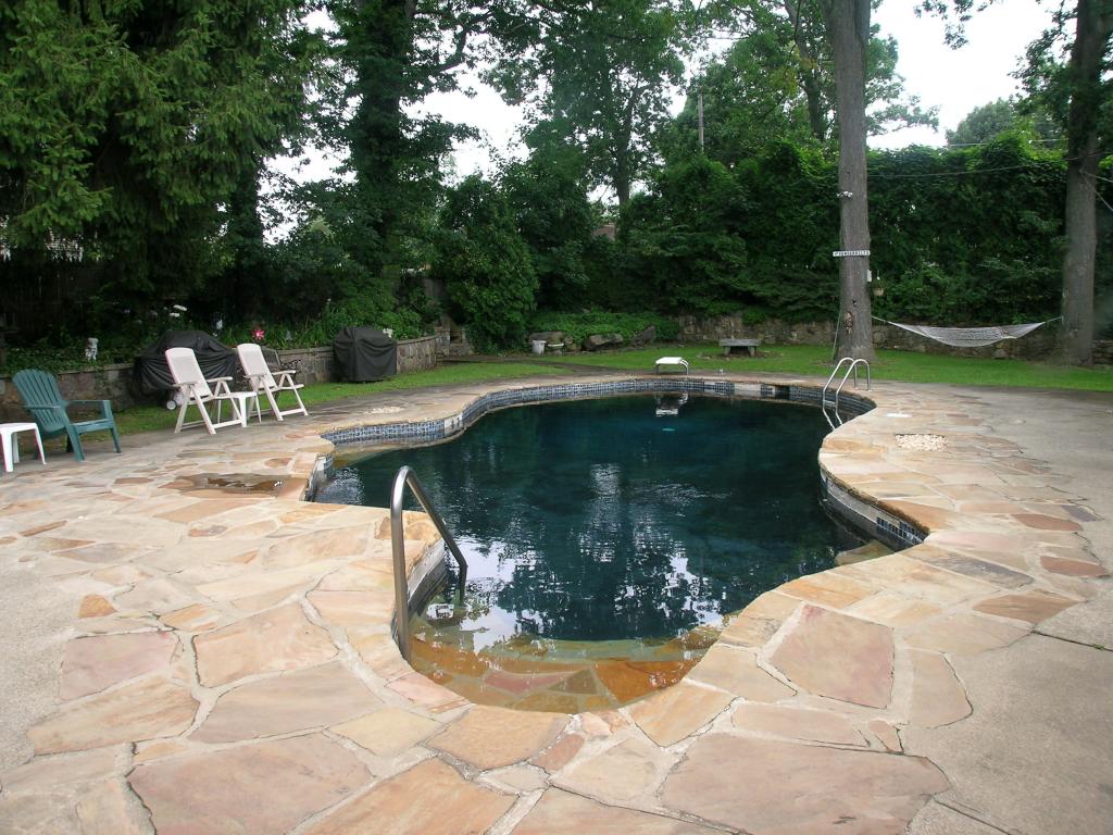MLS #/Web ID: 2704034