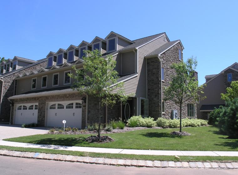 MLS #/Web ID: 2715134