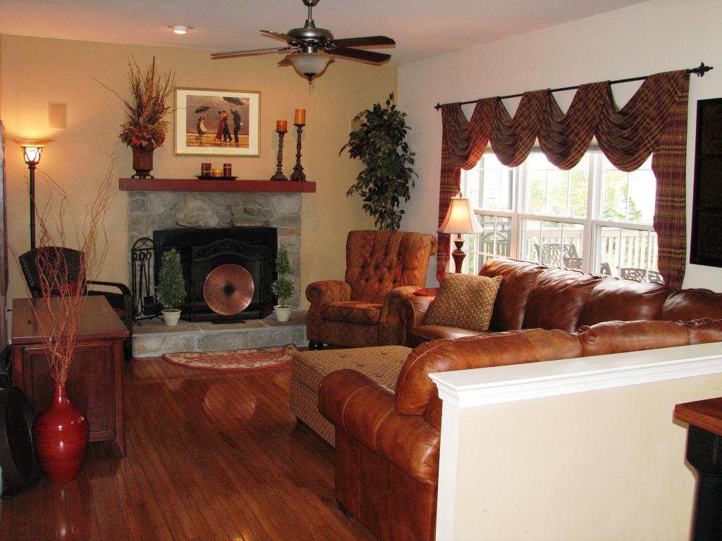 1135 MONROE DR