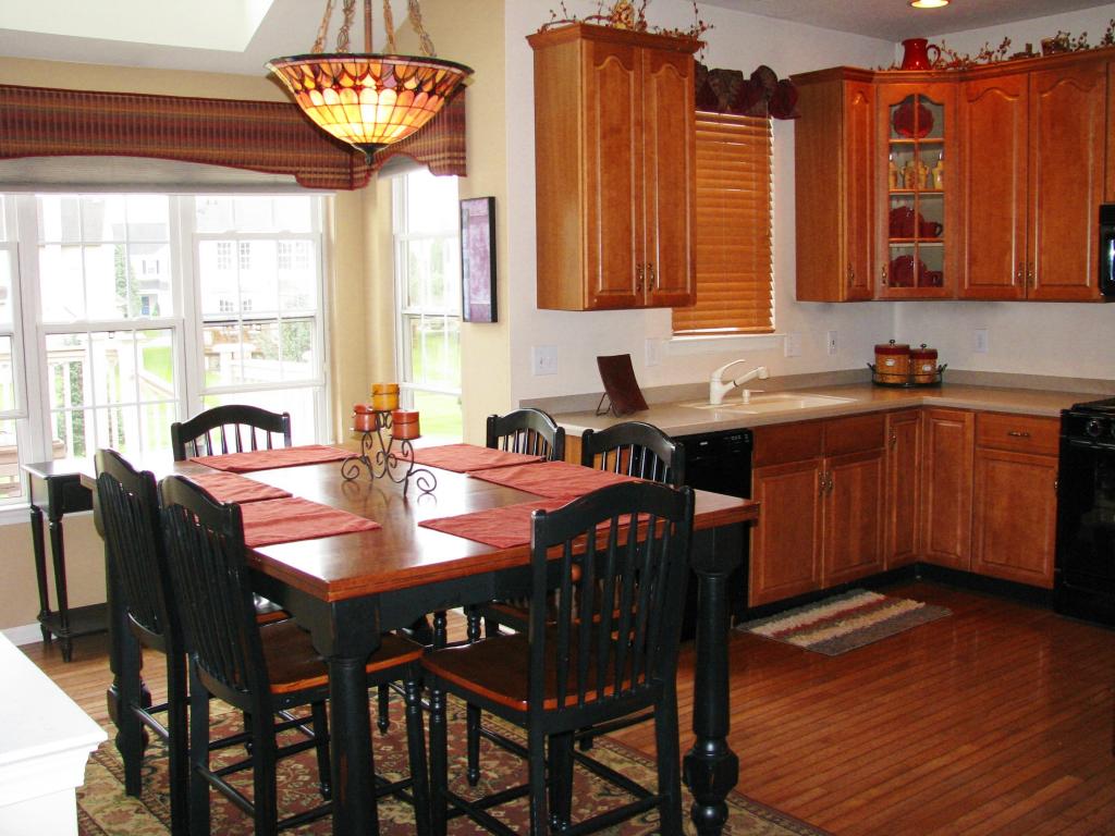 1135 MONROE DR