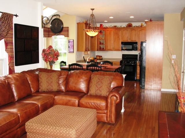 1135 MONROE DR