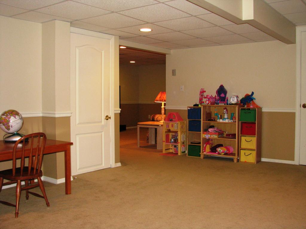 1135 MONROE DR