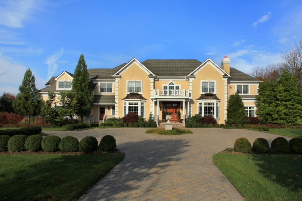 MLS #/Web ID: 2723734