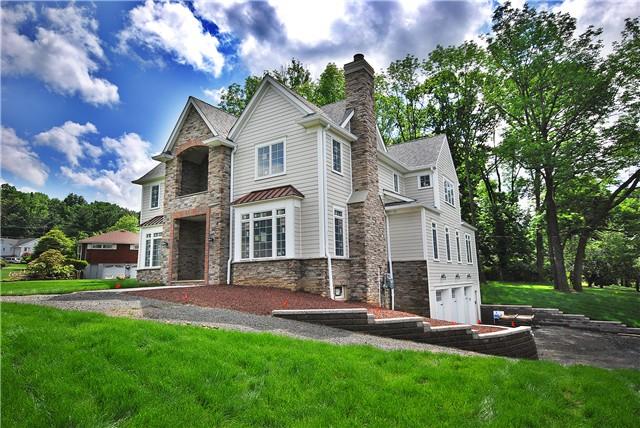MLS #/Web ID: 2676835