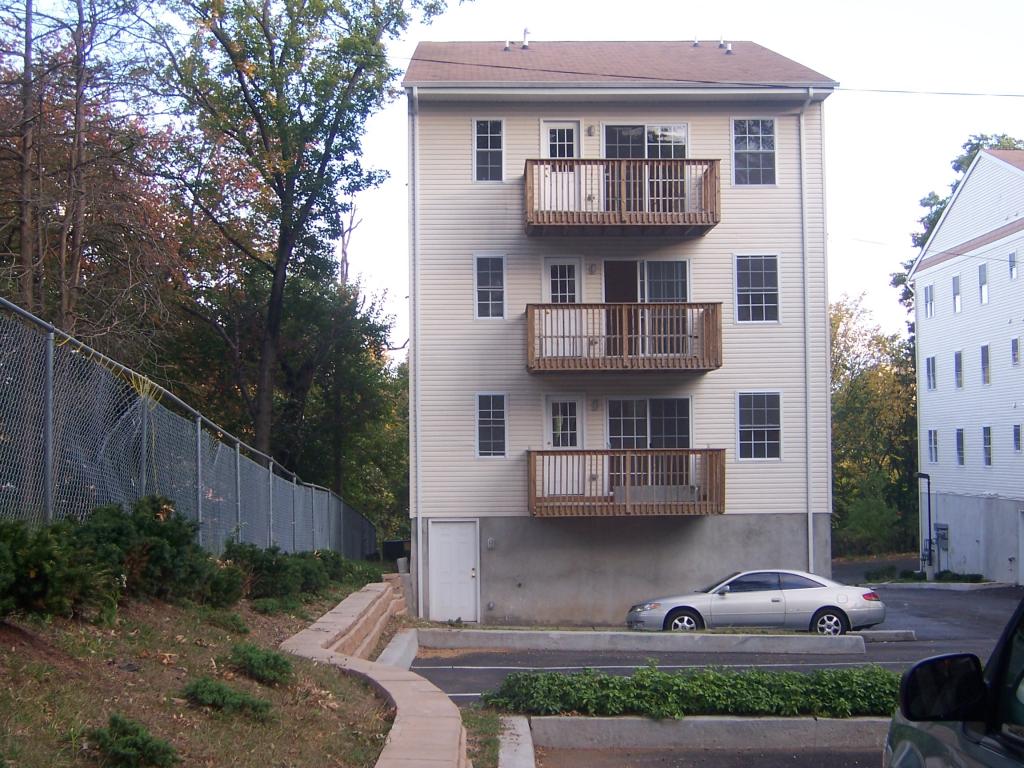 17 W PARKWAY DR