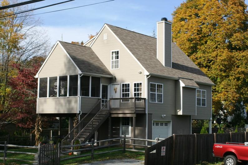 8 N RAILROAD AVE