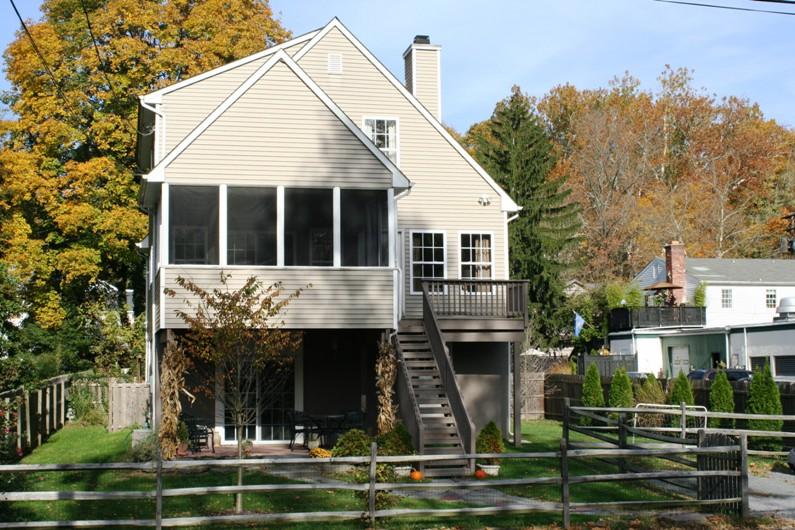 8 N RAILROAD AVE