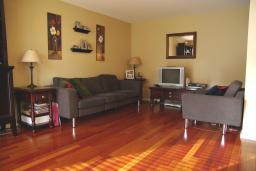 MLS #/Web ID: 2731235