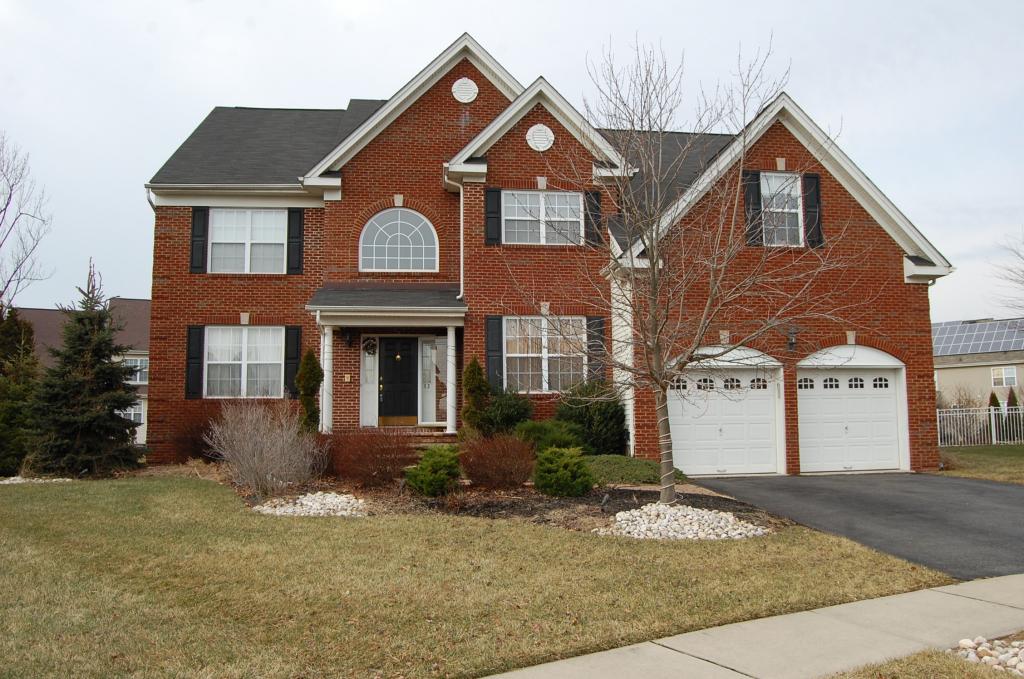 33 BROOKSIDE DR
