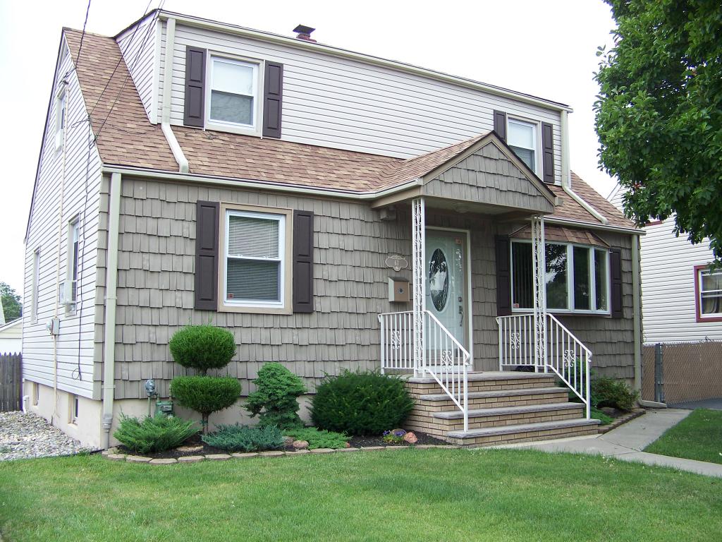Cozy 4 bedroomHome Renov. in 2006 with many updated features like New Roof, Replacement Vinyl Windows, Vinyl Siding, Gas Furnace with new Water Heater, renovated bath, ceiling fans throughout. Waterproofed basement part. finished, 2 Car detached Garage. Walk to New York Bus, Schools &amp; Shopping. Won't last.