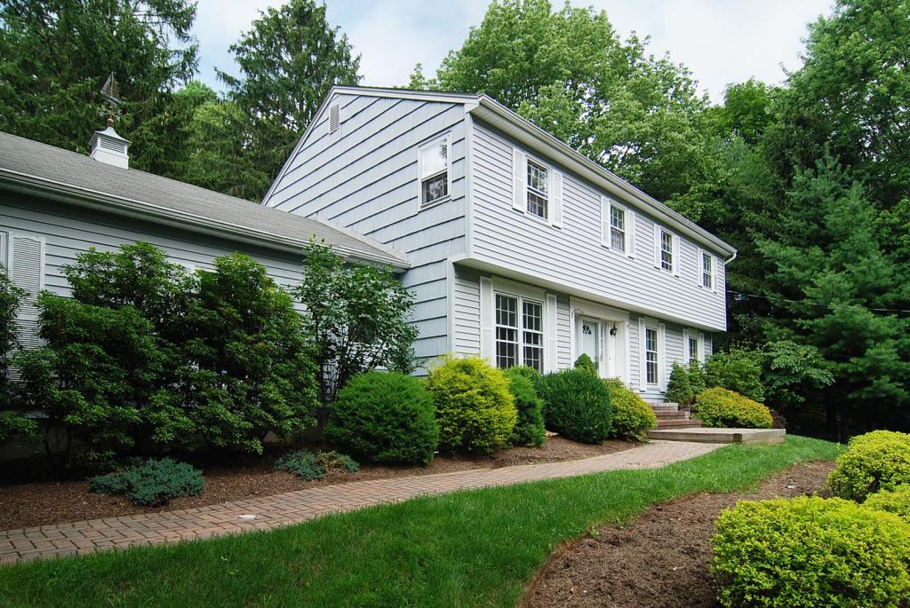 76 WOODLAND RD