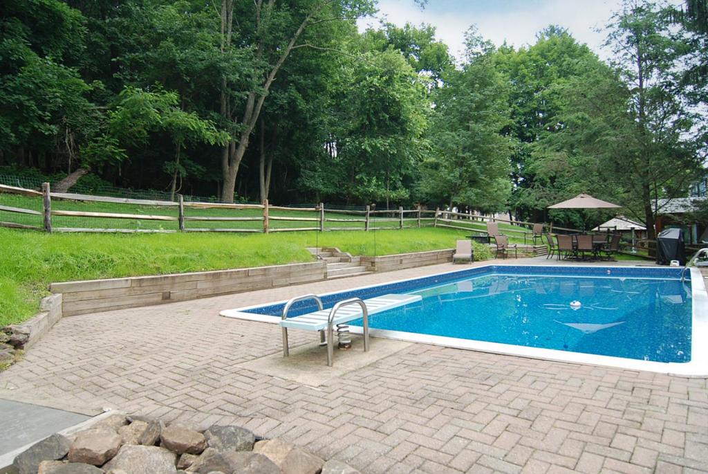 76 WOODLAND RD