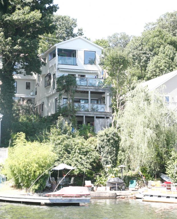 322 LAKESIDE AVE