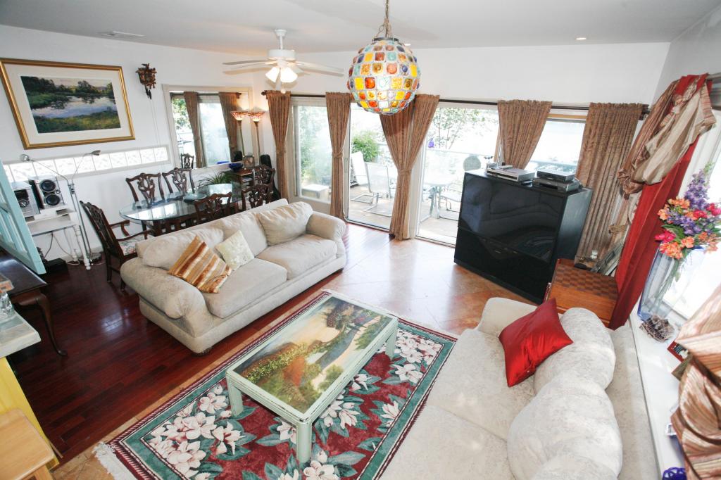 322 LAKESIDE AVE