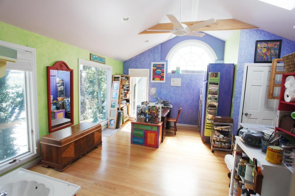 322 LAKESIDE AVE