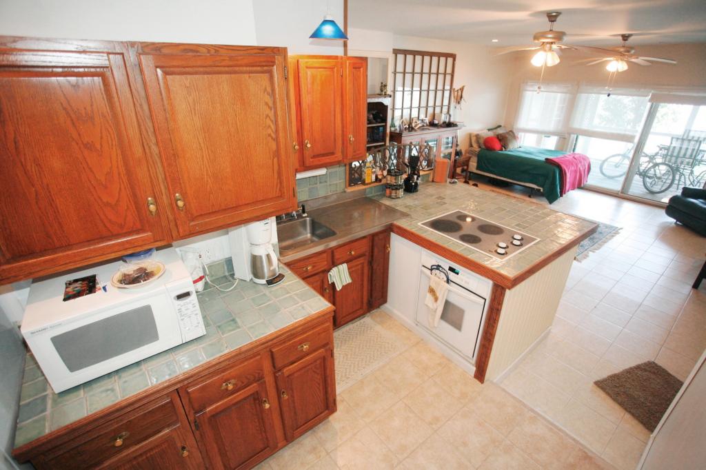 322 LAKESIDE AVE