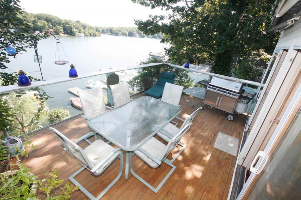 322 LAKESIDE AVE