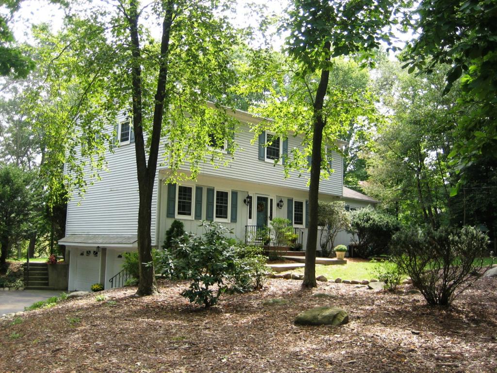 280 W OAK ST