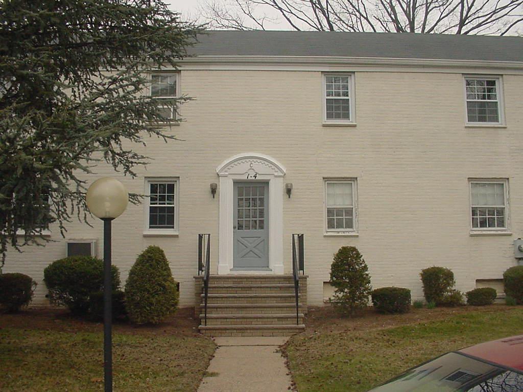 4 C GIRARD PL