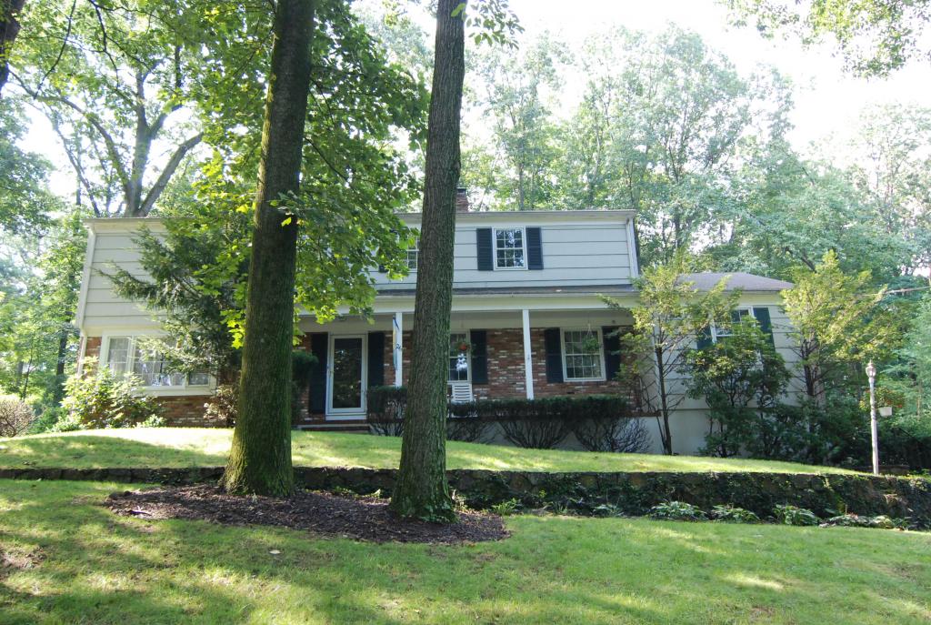 26 WENTWORTH DR