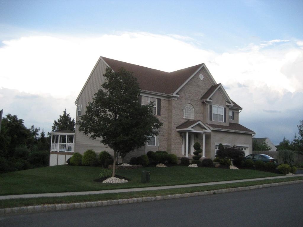 MLS #/Web ID: 2705237