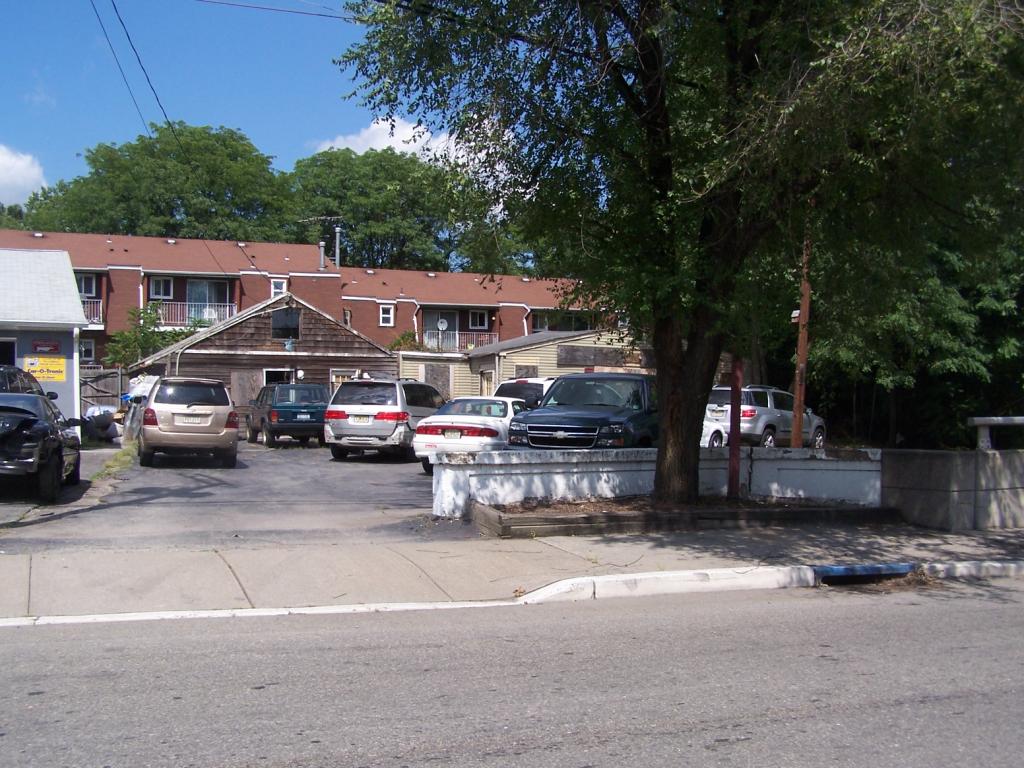 4 BROAD ST