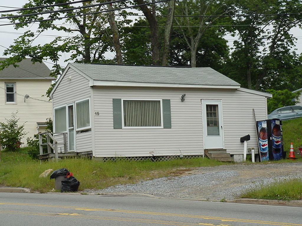 15 LAKESIDE BLVD