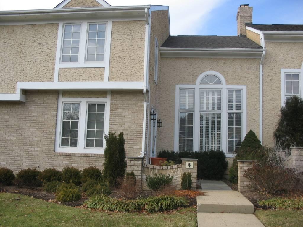 4 ROLLING HILL CT