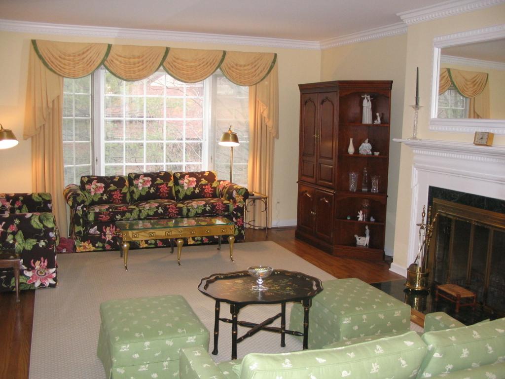 4 ROLLING HILL CT