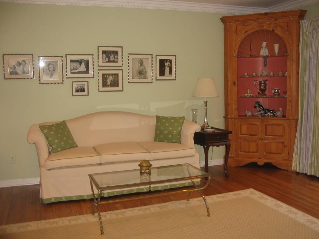 4 ROLLING HILL CT