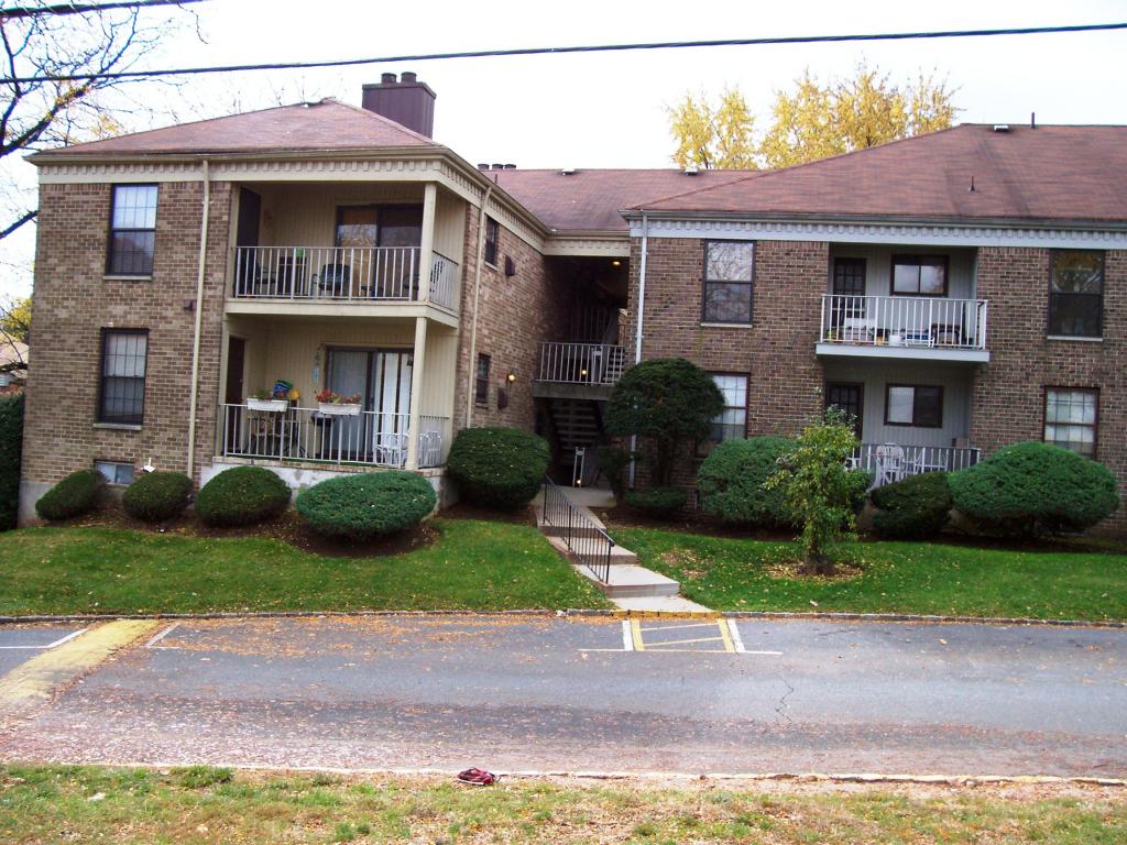 323 GILLS LN UNIT 11H