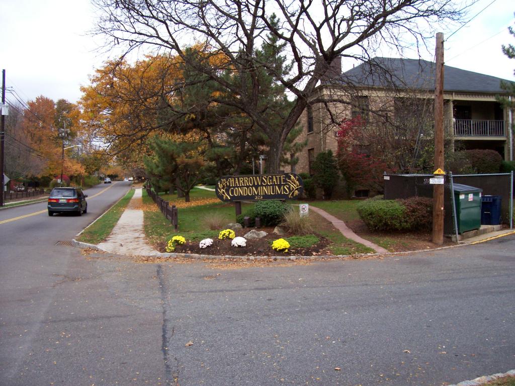 323 GILLS LN UNIT 11H