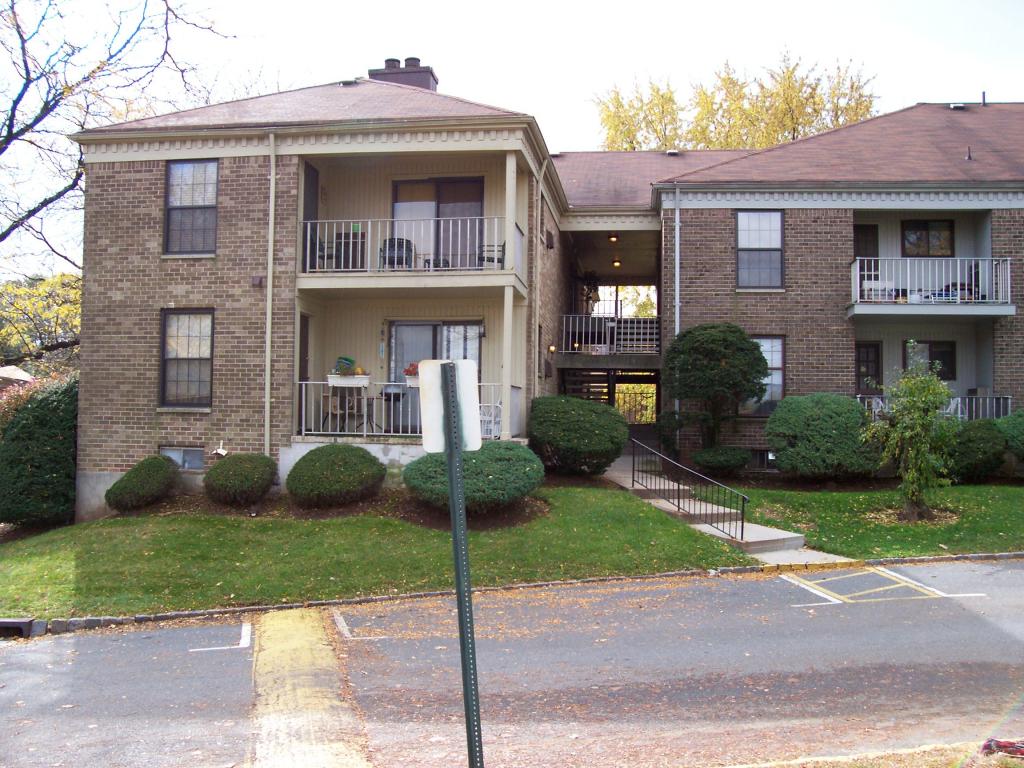 323 GILLS LN UNIT 11H