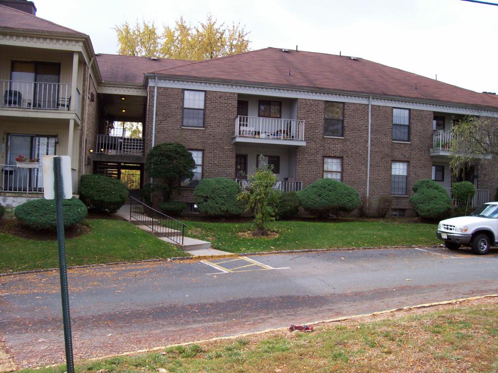 323 GILLS LN UNIT 11H