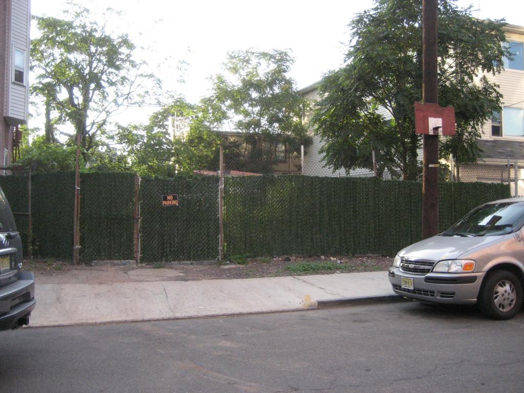 MLS #/Web ID: 2710838