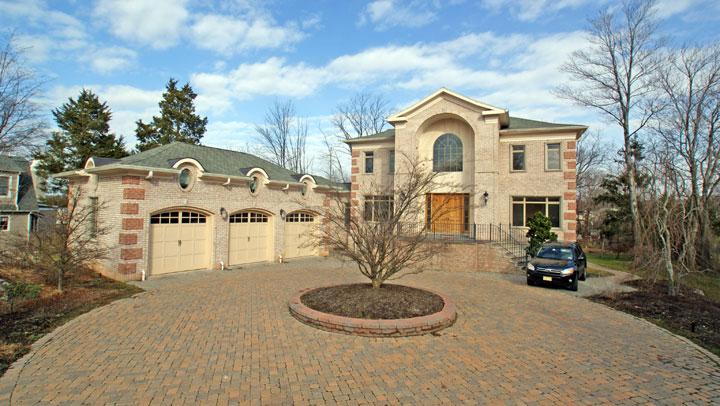 MLS #/Web ID: 2716238
