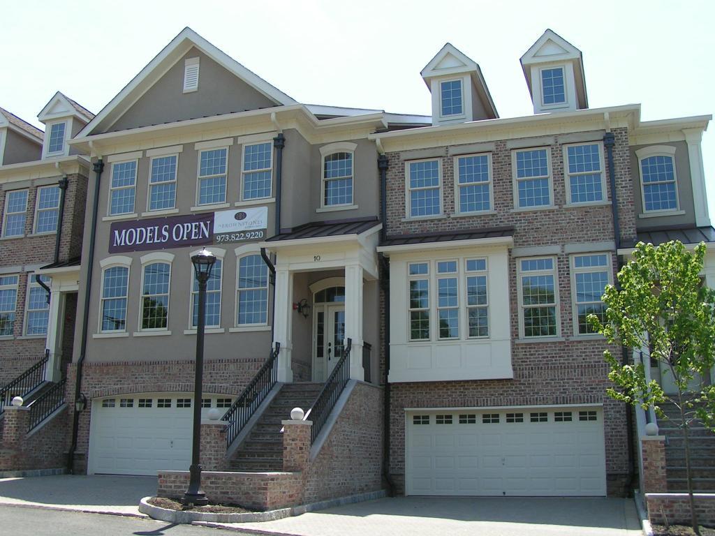 MLS #/Web ID: 2723438