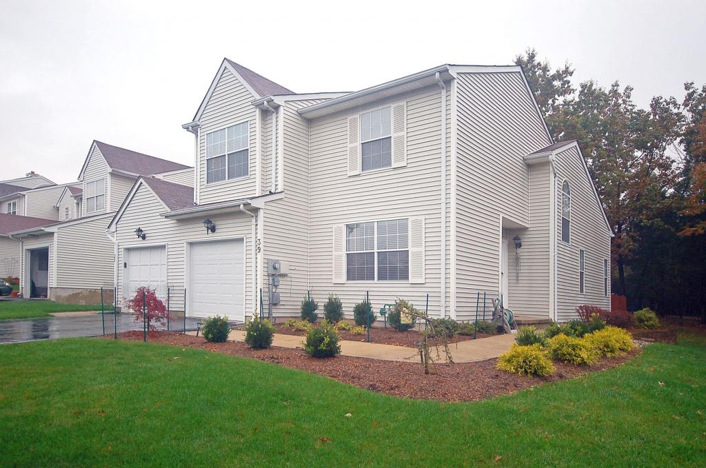 39 Seneca Trail