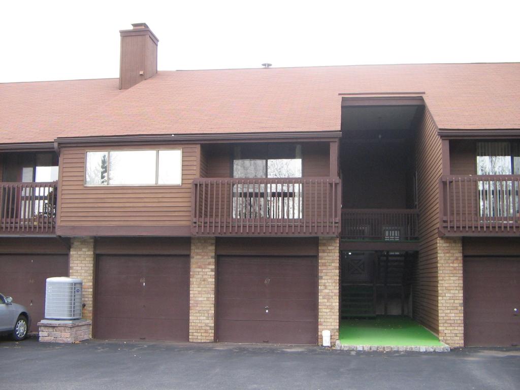 68 MEADOWVIEW DR