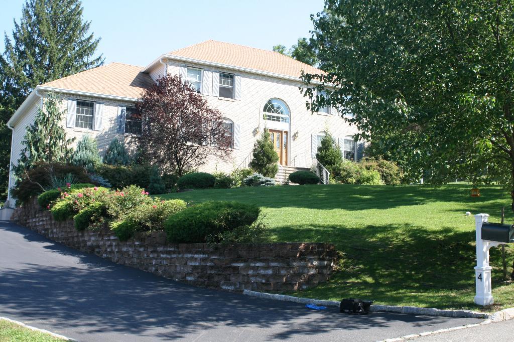 MLS #/Web ID: 2729338