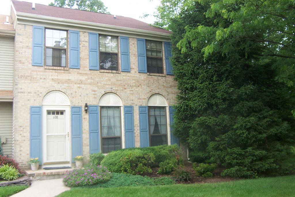 608 CORNWALL CT