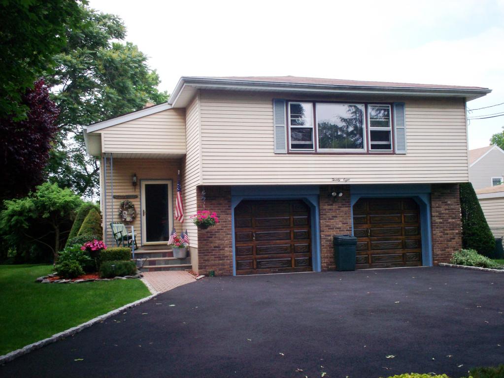 MLS #/Web ID: 2696939
