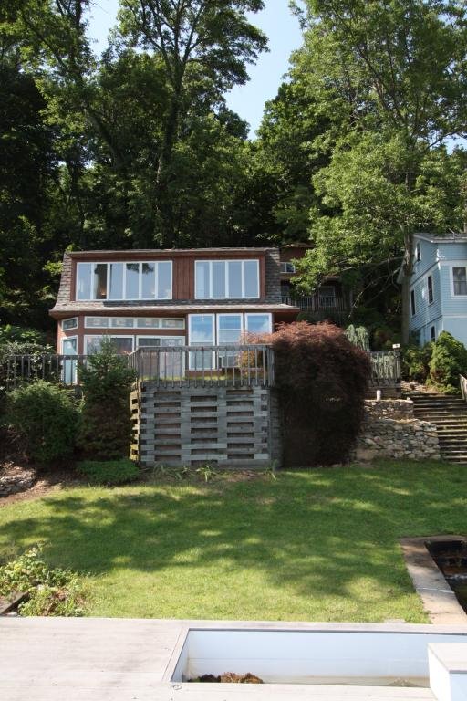 237 LAKESIDE BLVD