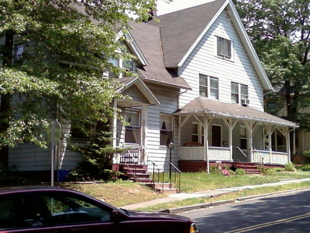 304 HIGHFIELD LN