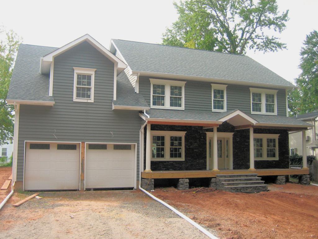 322 PARKWAY DR