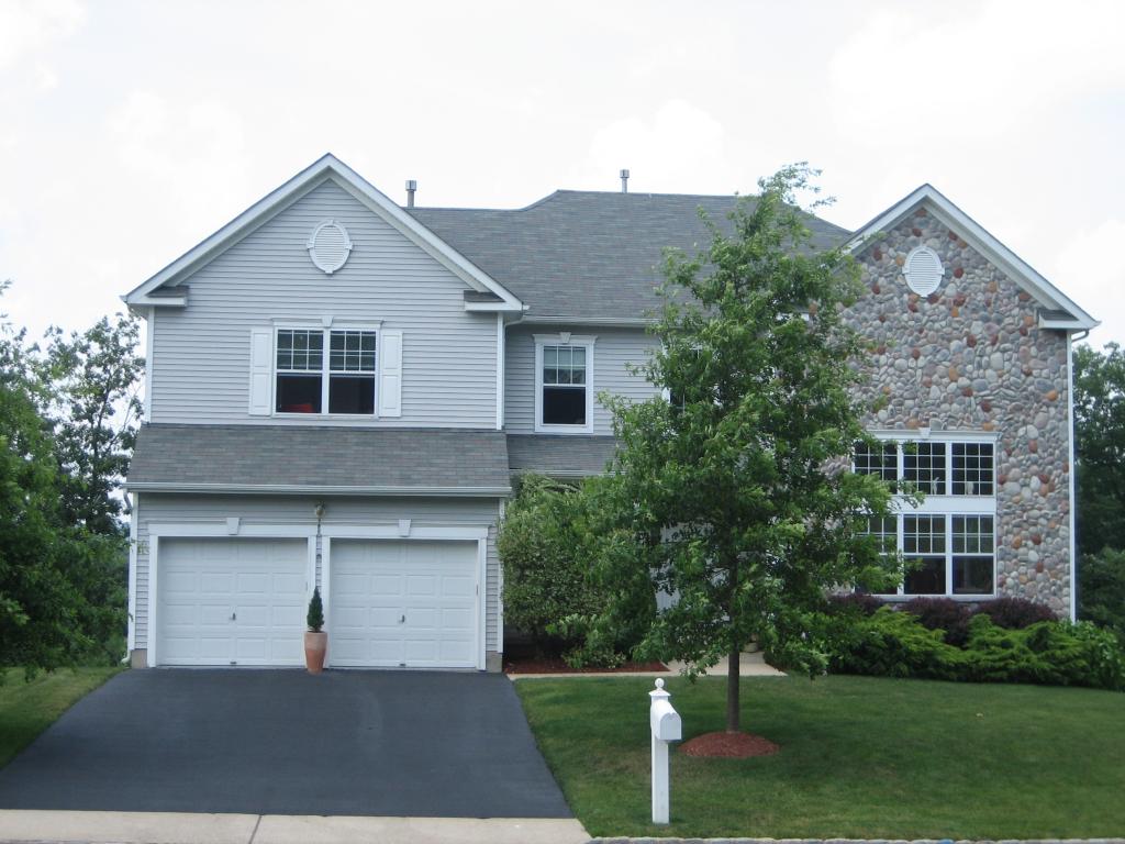 MLS #/Web ID: 2701740