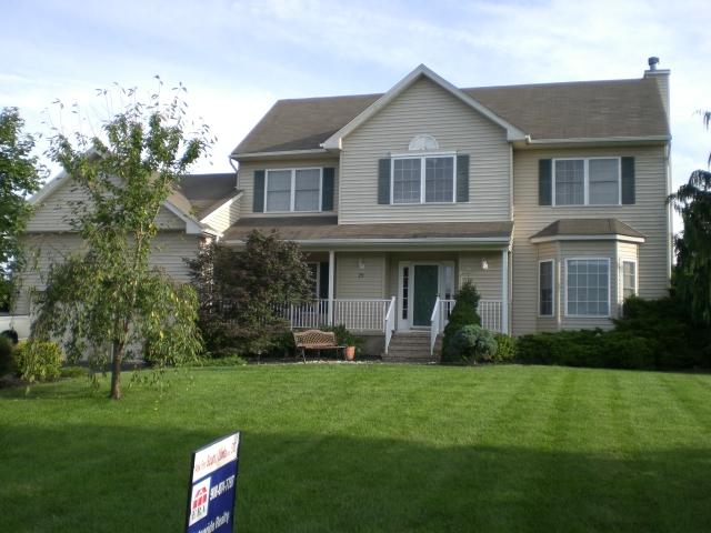 MLS #/Web ID: 2704540